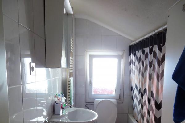 Zweifamilienhaus an sonniger Lage, mitten im Dorfkern mit viel Platz - 6048 Horw - Bild# 10