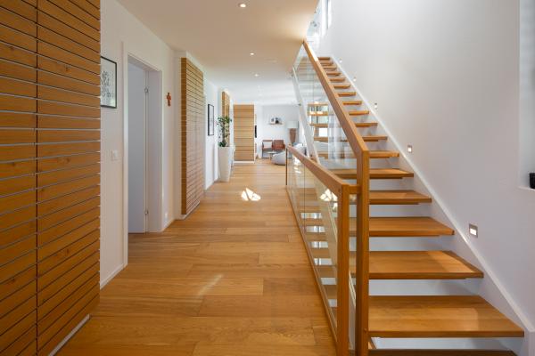 Atemberaubende 8.5-Zimmer Villa mit Privatpool an sehr guter familienfreundlicher Lage - Bild# 5