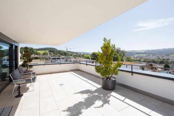 Atemberaubende 8.5-Zimmer Villa mit Privatpool an sehr guter familienfreundlicher Lage - Bild# 8