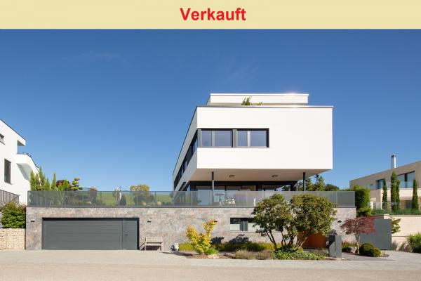 Atemberaubende 8.5-Zimmer Villa mit Privatpool an sehr guter familienfreundlicher Lage - Bild# 1