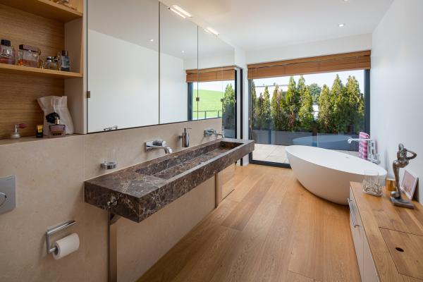 Atemberaubende 8.5-Zimmer Villa mit Privatpool an sehr guter familienfreundlicher Lage - Bild# 6