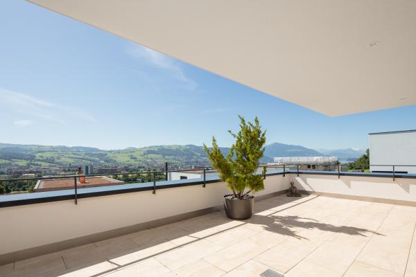 Atemberaubende 8.5-Zimmer Villa mit Privatpool an sehr guter familienfreundlicher Lage - Bild# 7