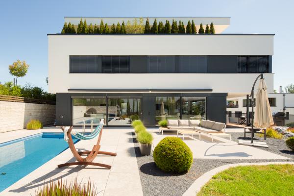 Atemberaubende 8.5-Zimmer Villa mit Privatpool an sehr guter familienfreundlicher Lage - Bild# 2