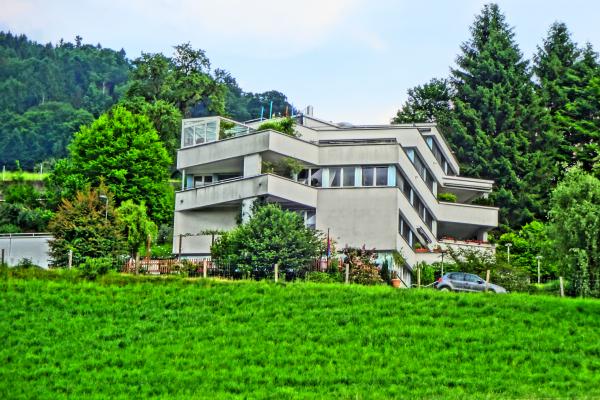 Grosszügige Gartenwohnung an privilegierter Hanglage mit Aussenpool - 6036 Dierikon - Bild# 2