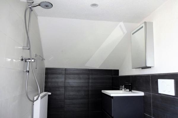 Neu renoviertes Mehrfamilienhaus, mit drei Wohnungen an guter Lage - Bild# 12