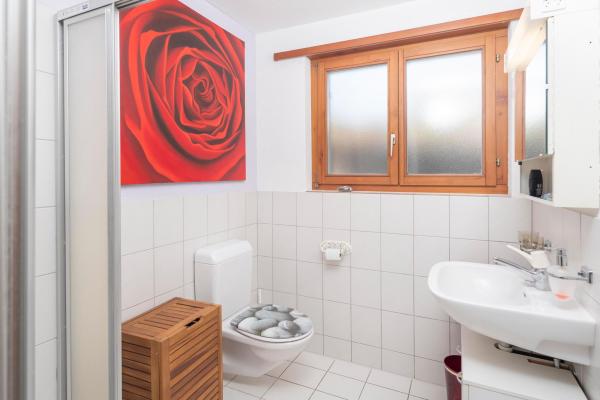 Grosszügiges Einfamilienhaus an ruhiger, familienfreundlicher Lage - Bild# 4