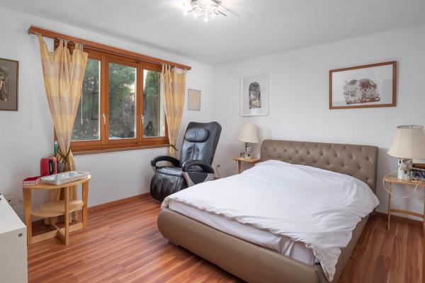 Grosszügiges Einfamilienhaus an ruhiger, familienfreundlicher Lage - Bild# 8