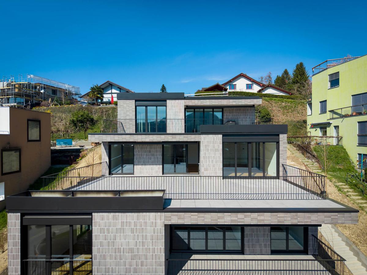 Exklusive und hochwertige 4.5-Zimmer-Terrassenwohnung - Ihr Traumdomizil mit Teilseesicht in Uerikon / ZH - Bild# 2
