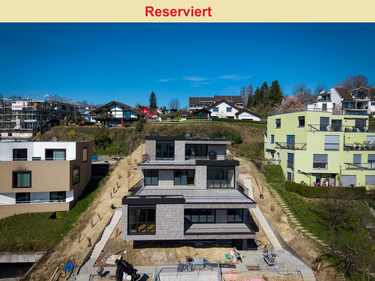 Exklusive und hochwertige 4.5-Zimmer-Terrassenwohnung - Ihr Traumdomizil mit Teilseesicht in Uerikon / ZH - Bild# 1