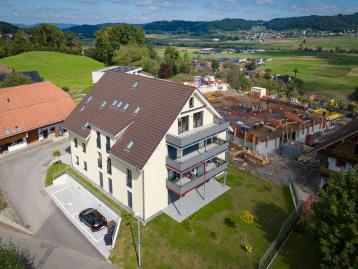 Grosszügige 3.5-Zimmer Eigentumswohnung mit schöner Aussicht  an guter und ruhiger Lage - Bild# 1