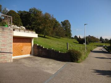 Charmantes Einfamilienhaus an guter, sonniger Lage mit Garten und traumhafter Weitsicht - Bild# 15