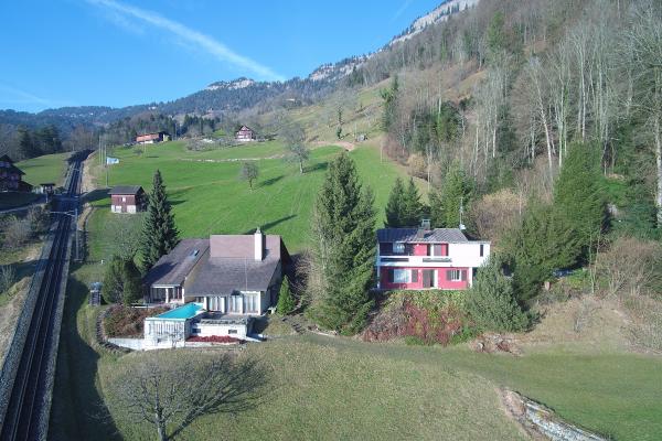 Zu verkaufen Einfamilienhaus (Ferienhaus) in Vitznau mit Sicht auf See & Berge - 6354 Vitznau - Bild# 2